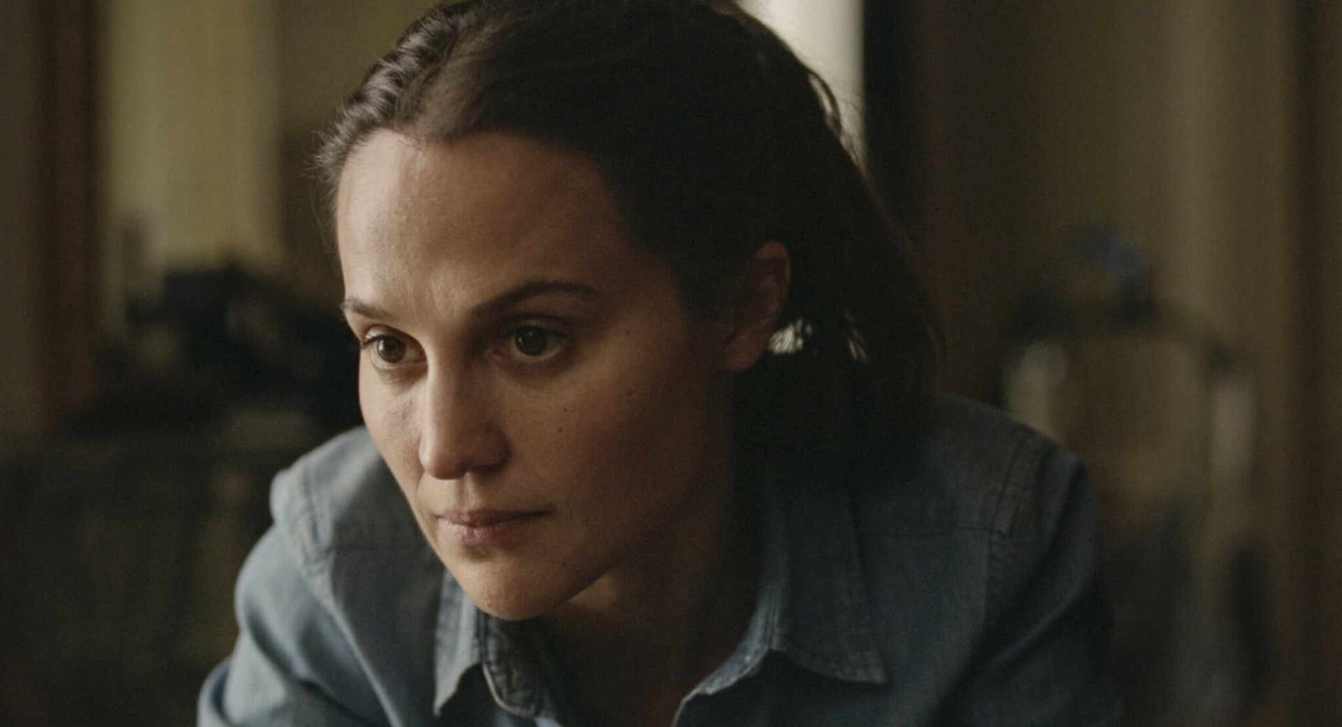 Anne (Alicia Vikander)
